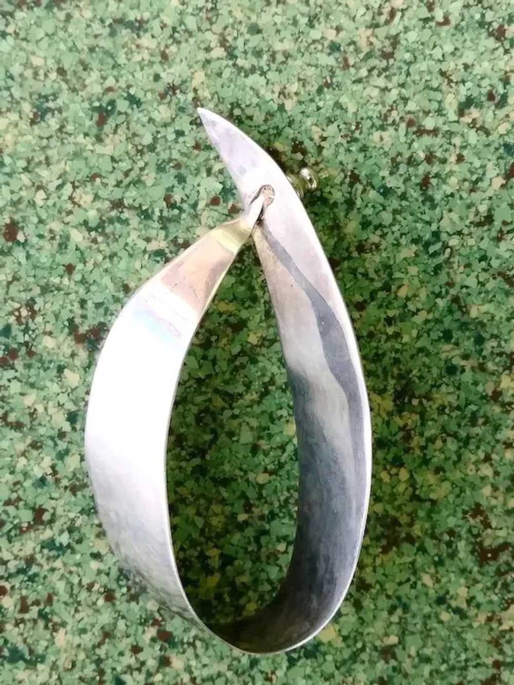 1980s Silver Infinity Hoop Earrings Pierced - image 4