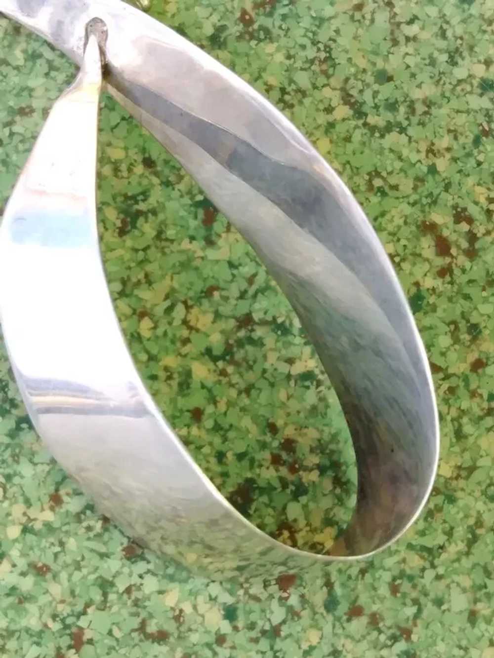 1980s Silver Infinity Hoop Earrings Pierced - image 7