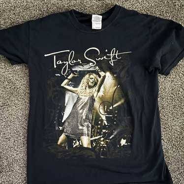 Taylor Swift Fearless Tour T shirt!! (AUTHENTIC:) - image 1