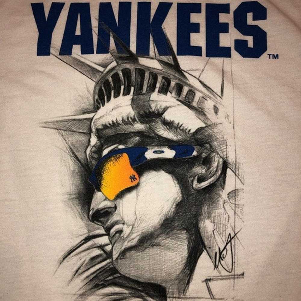 Mens New York Yankees Oakley shirt, size small - image 2