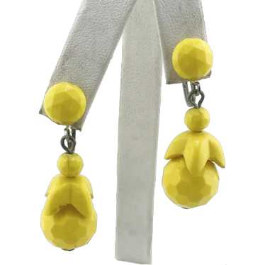 Vintage yellow plastic dangle drop earrings