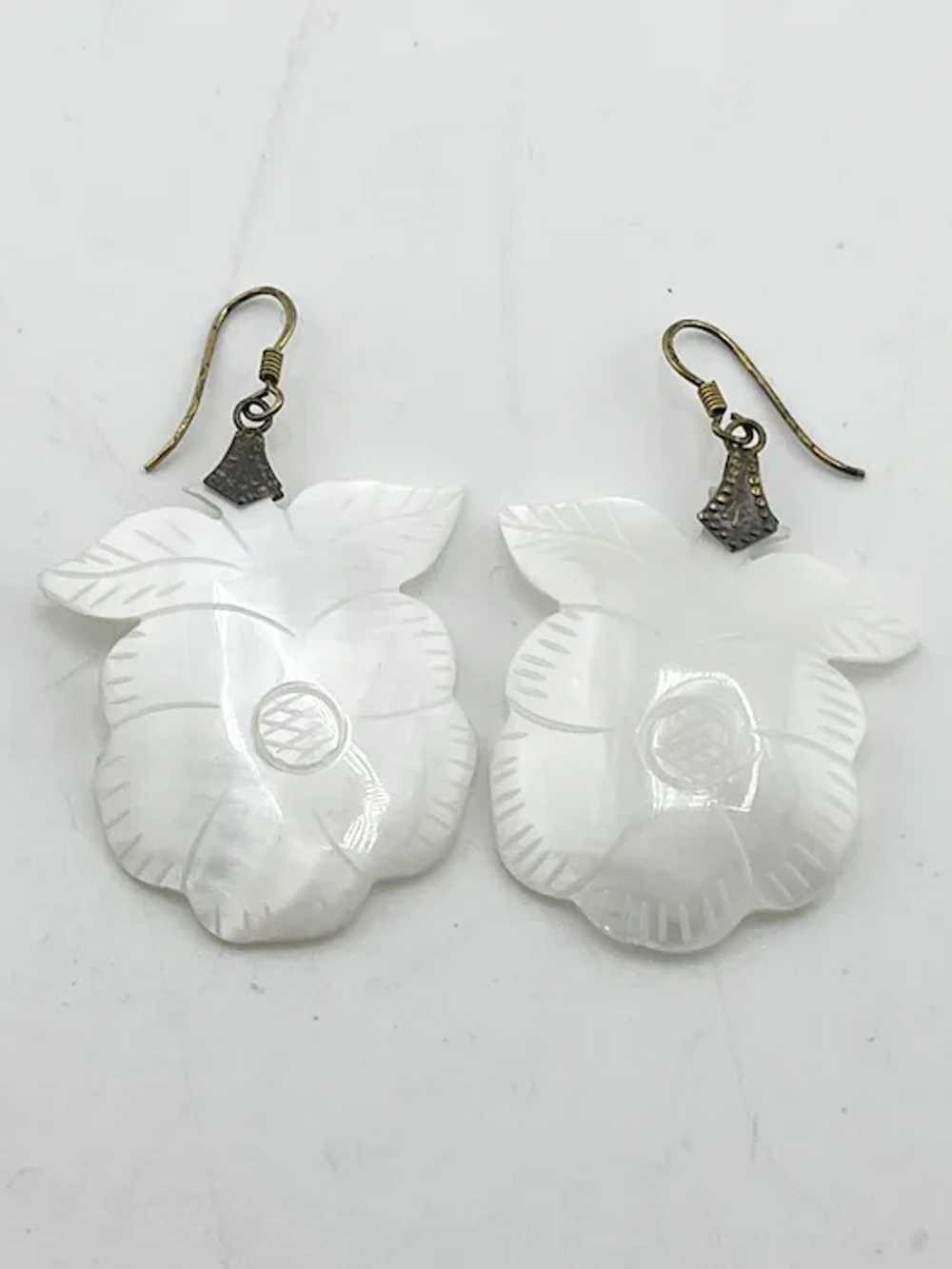 Vintage carved shell flower earrings - image 2