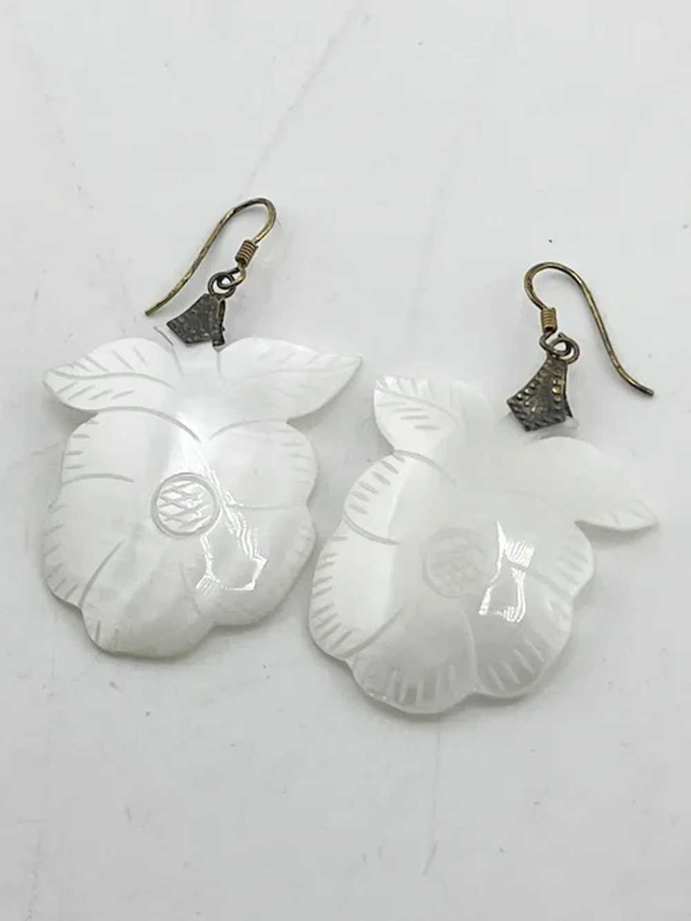 Vintage carved shell flower earrings - image 3