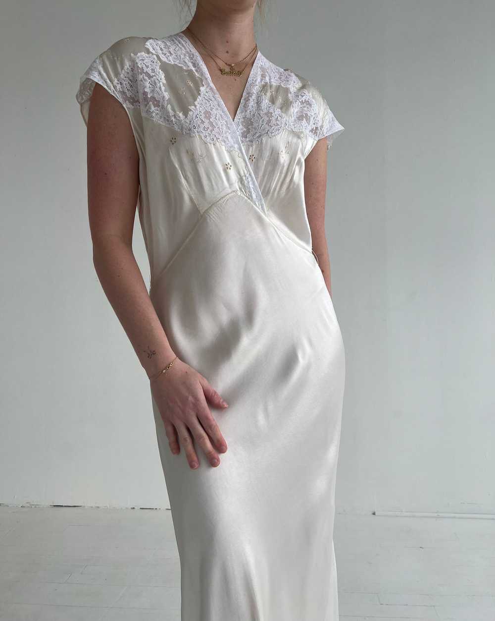 1930's Cream Satin Dress with White Lace - image 1