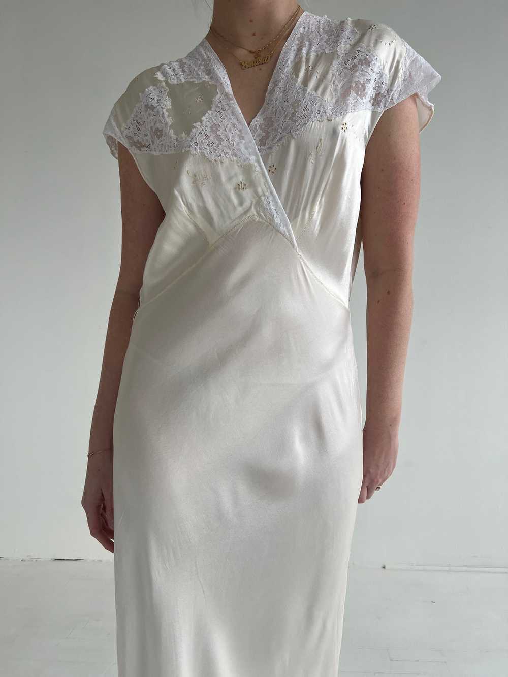 1930's Cream Satin Dress with White Lace - image 3