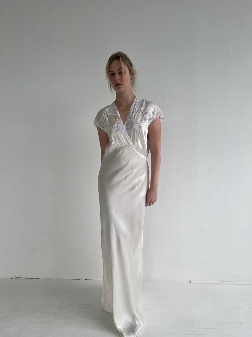 1930's Cream Satin Dress with White Lace - image 5