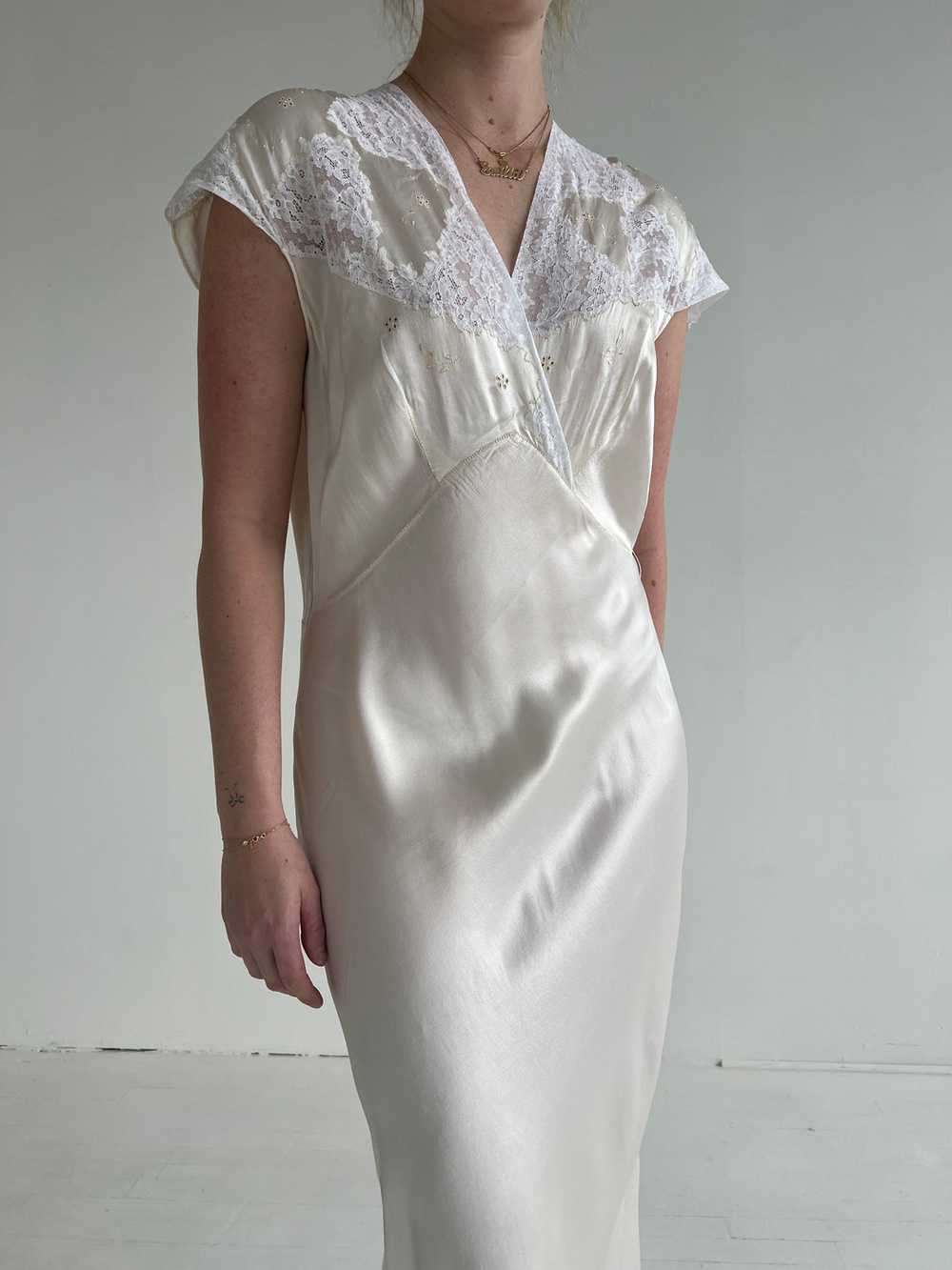 1930's Cream Satin Dress with White Lace - image 6