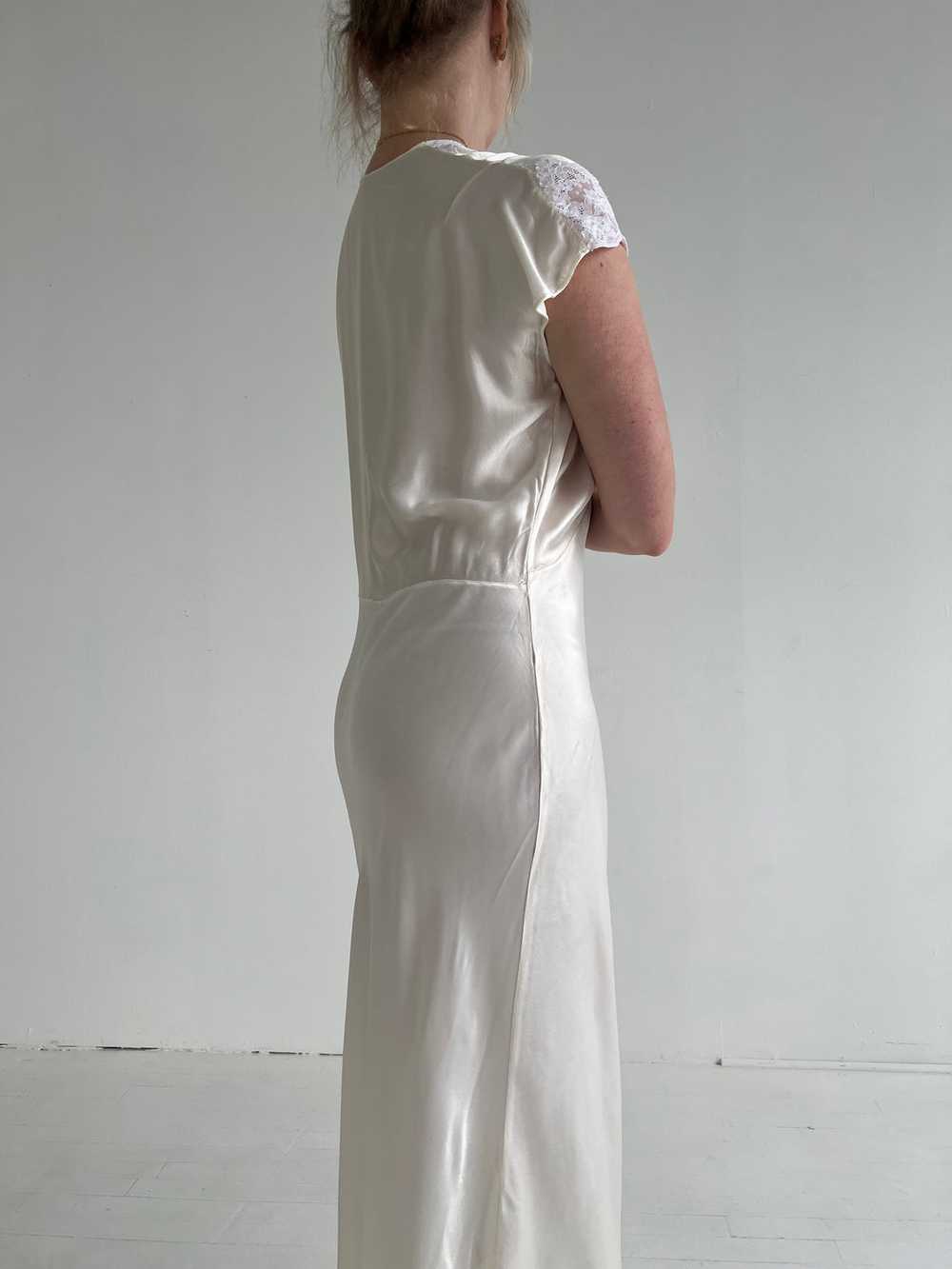 1930's Cream Satin Dress with White Lace - image 7