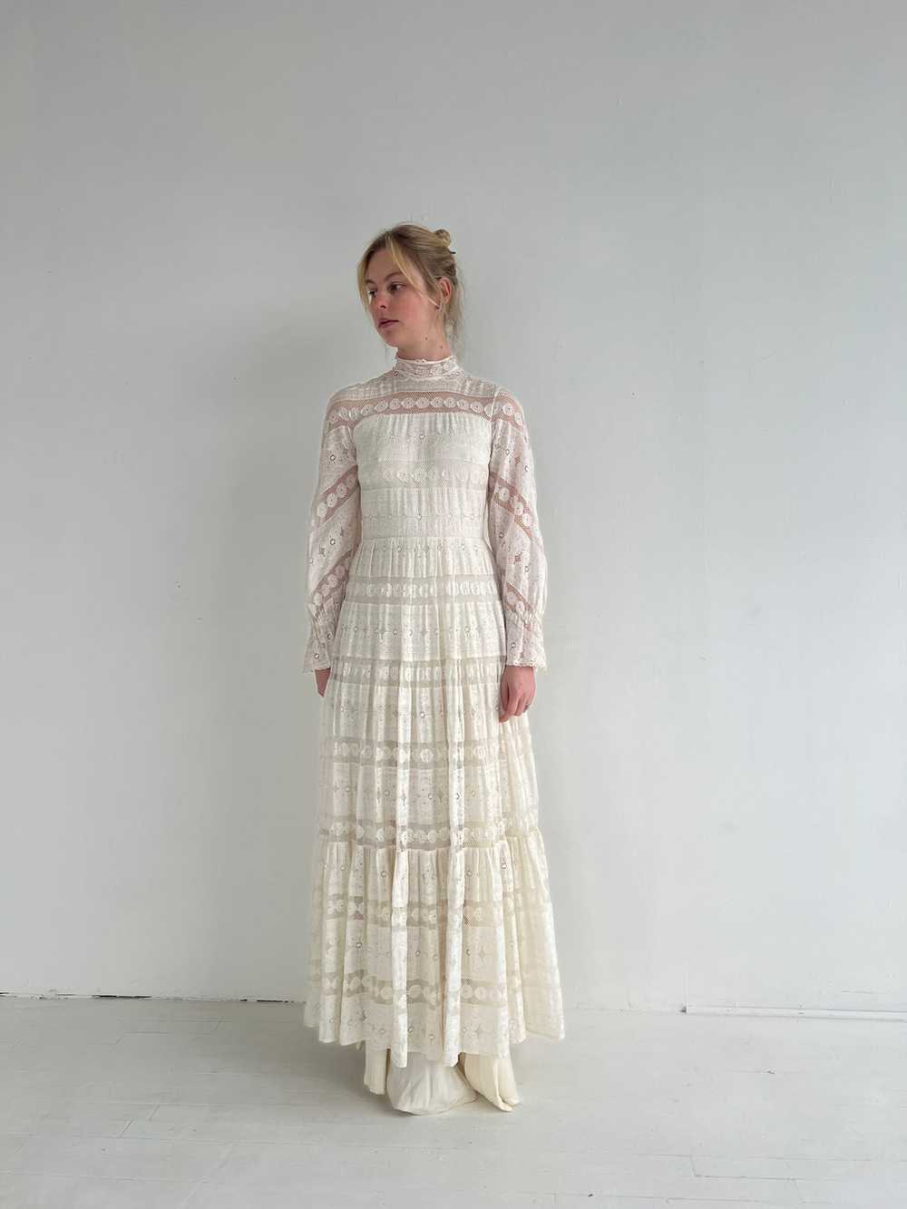 1970's White Lace Gown - image 4