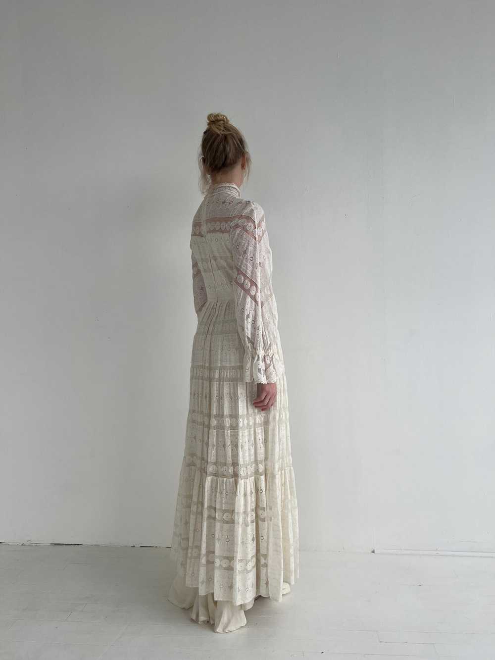 1970's White Lace Gown - image 7