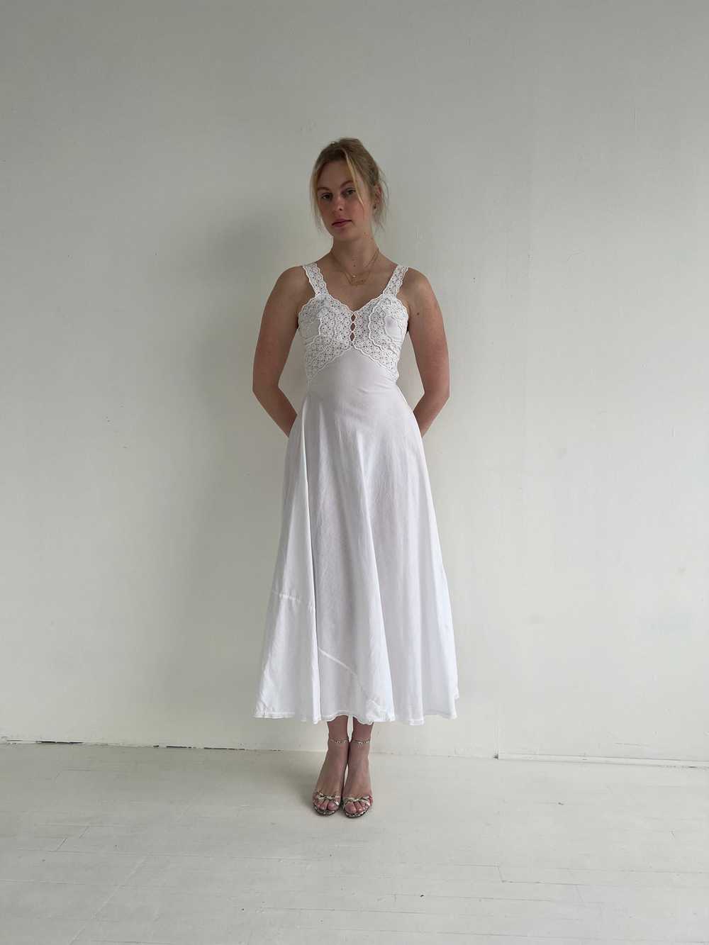 1970's Bridal White Cotton Dress with Lace - image 2