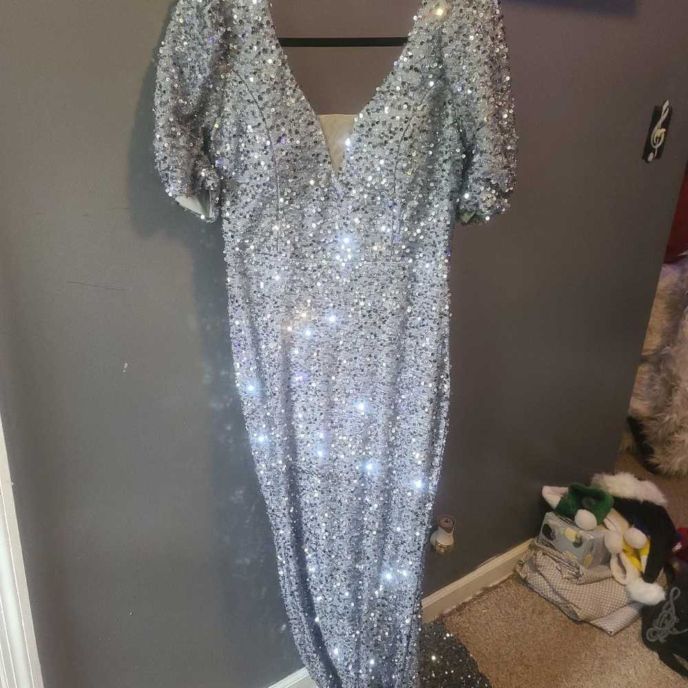 Gray sequin gown with bow - image 2