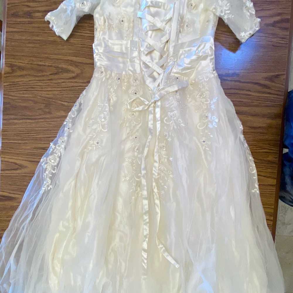 Bridal dress - image 2