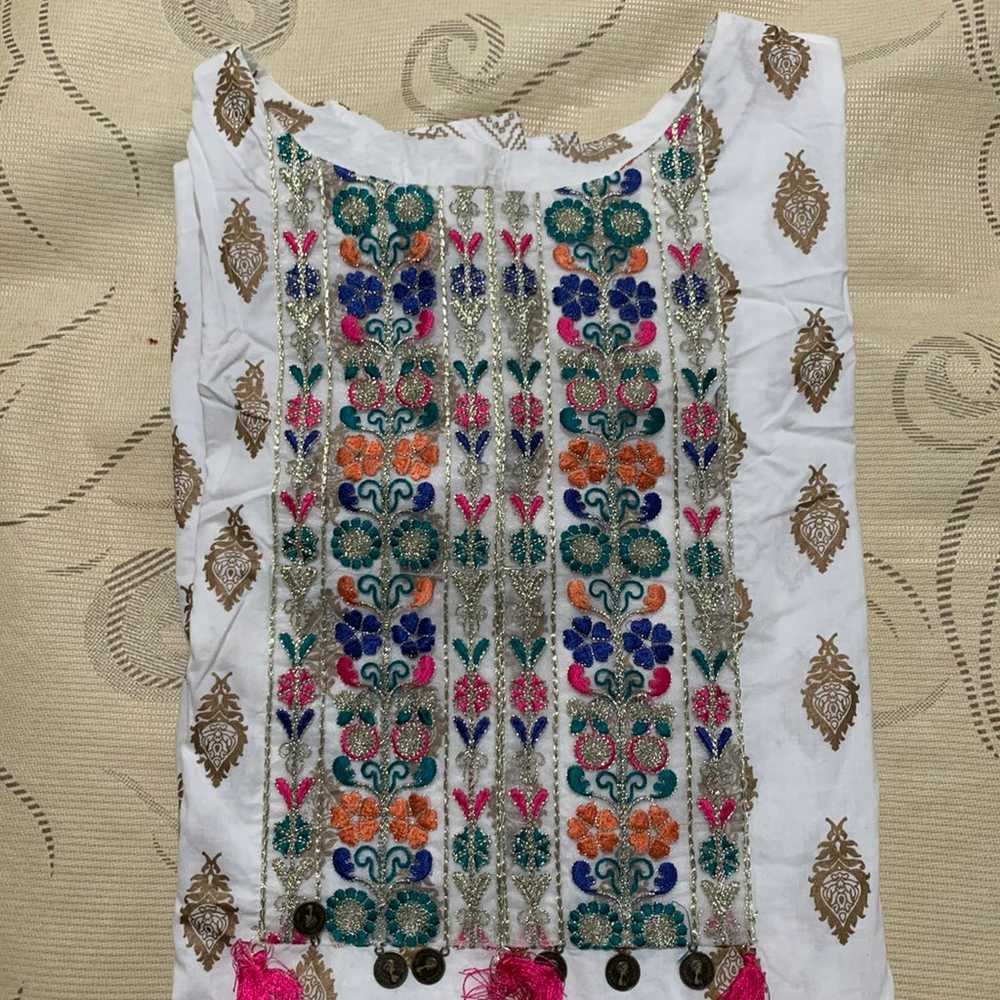 White ladies kurta - image 1