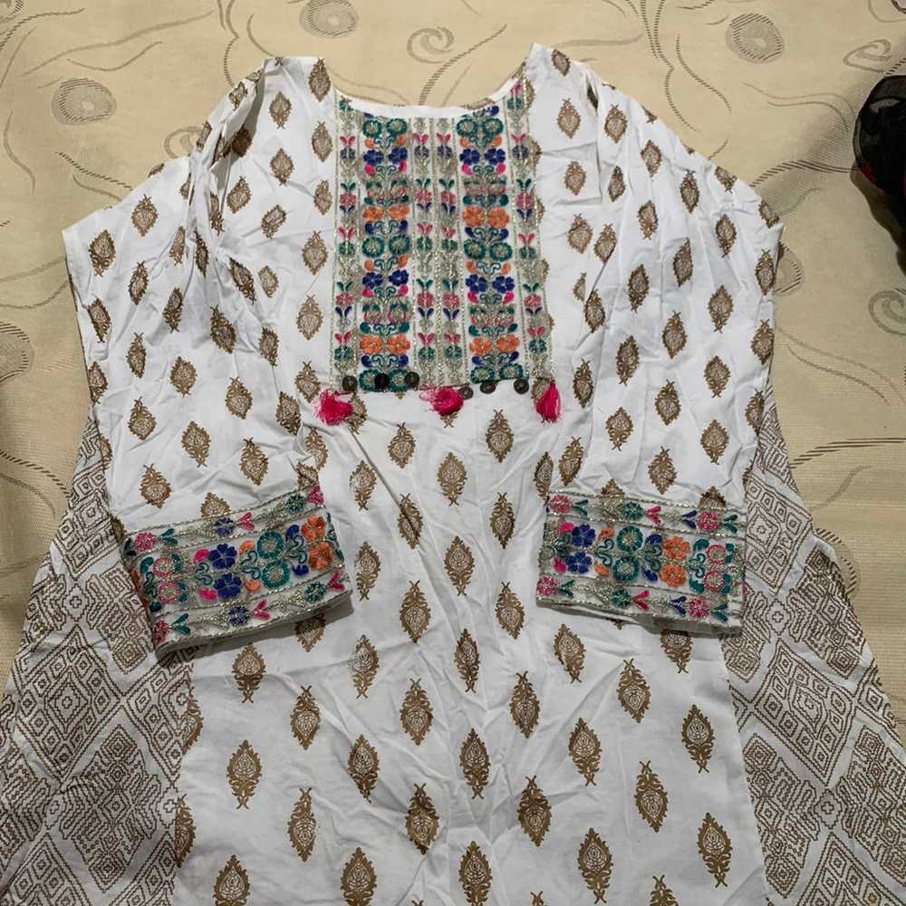 White ladies kurta - image 2