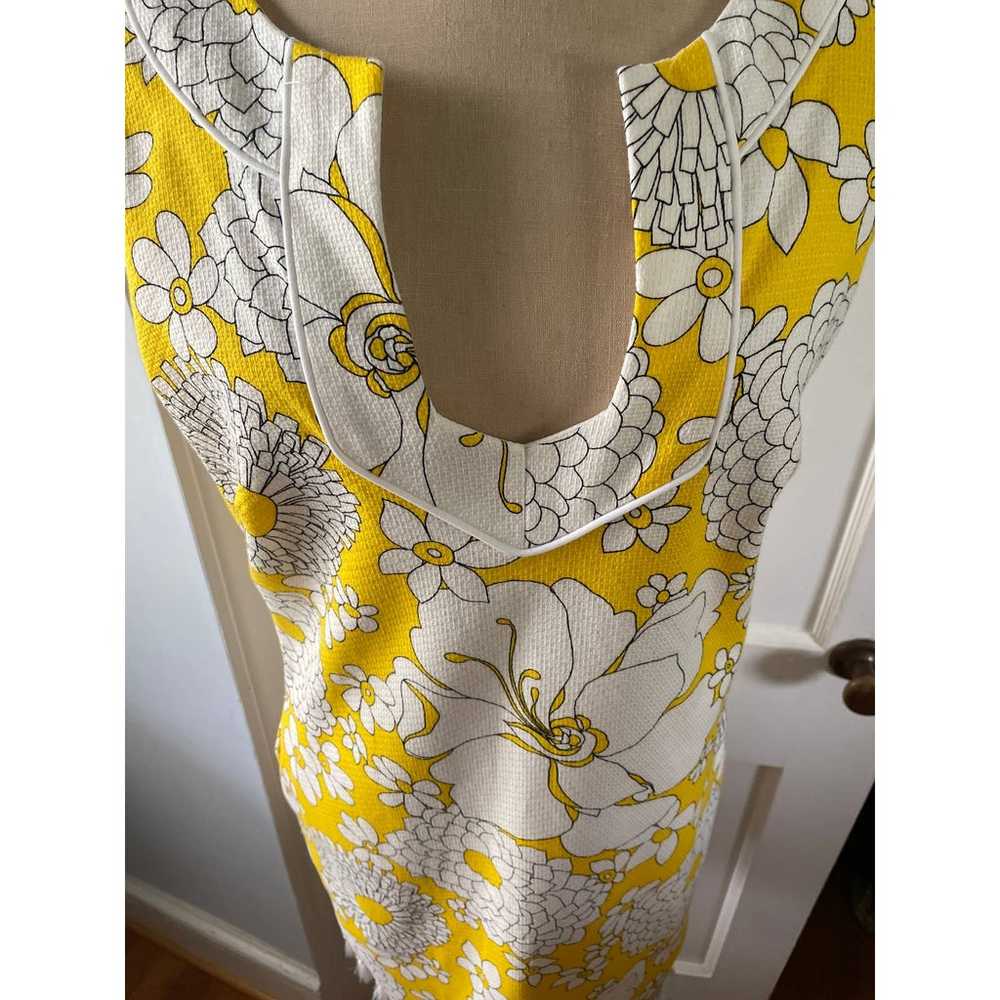 Trina Turk Bold white floral on yellow dress-Size… - image 3