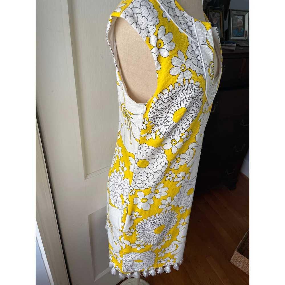 Trina Turk Bold white floral on yellow dress-Size… - image 4