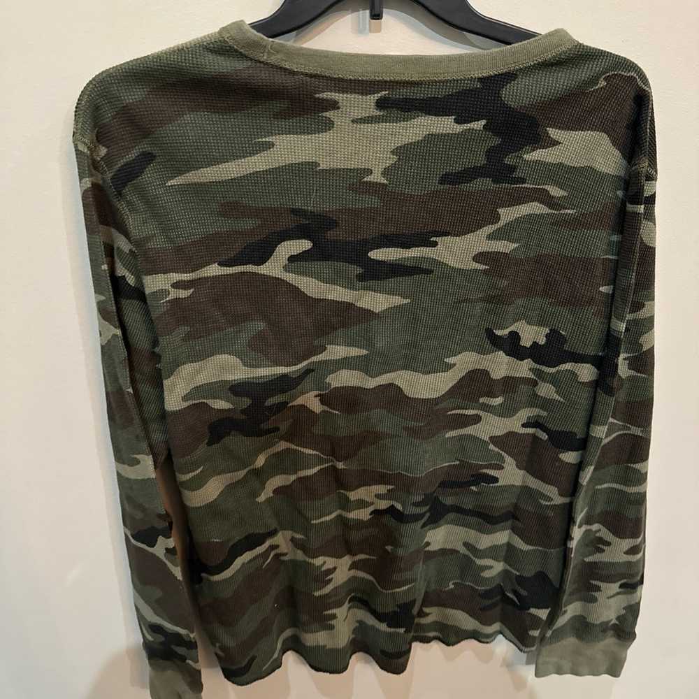American Eagle Men's Green camouflage thermal shi… - image 6