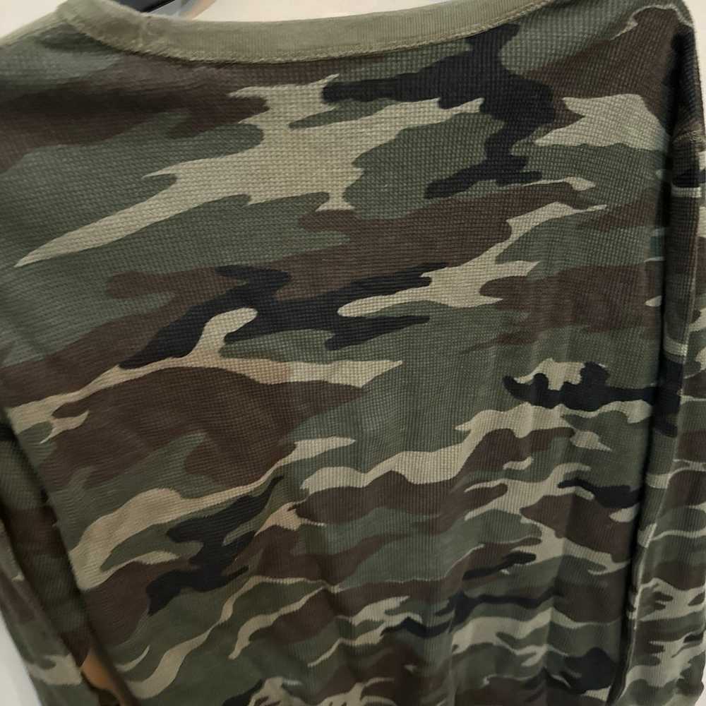 American Eagle Men's Green camouflage thermal shi… - image 7
