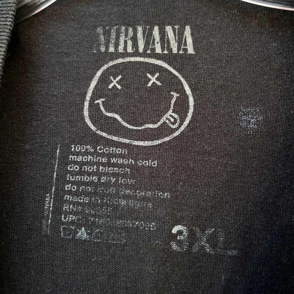 Nirvana black and yellow graphic band t-shirt! - image 3