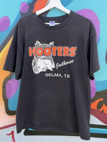 Vintage Y2K Hooters Promo T-Shirt 🦉