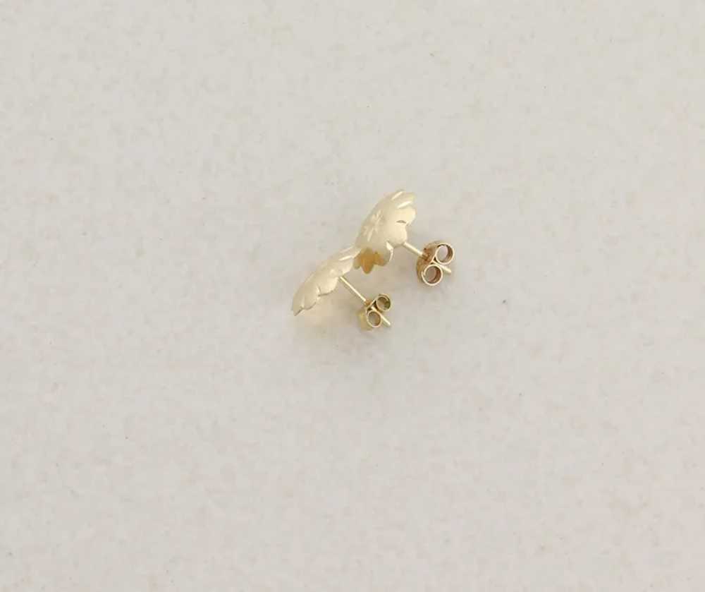 14k Yellow Gold Round Flower Shape Earrings Stud … - image 10