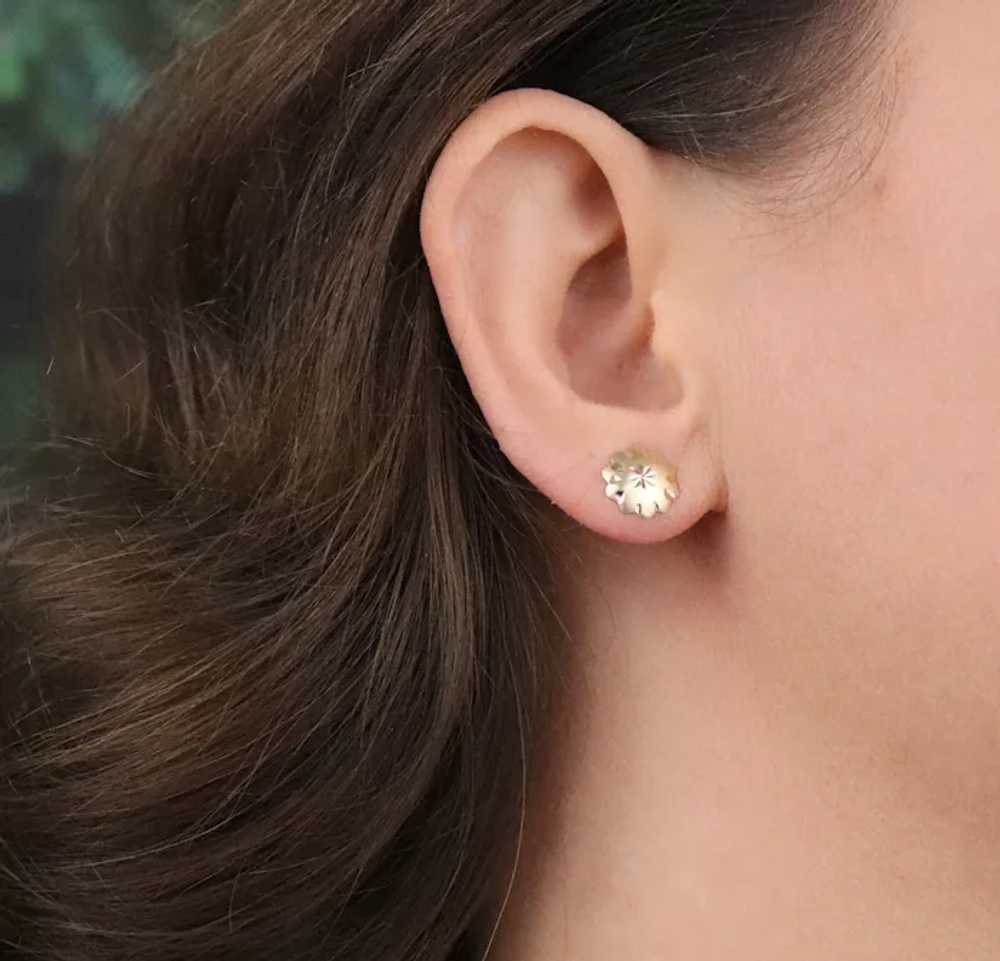 14k Yellow Gold Round Flower Shape Earrings Stud … - image 3