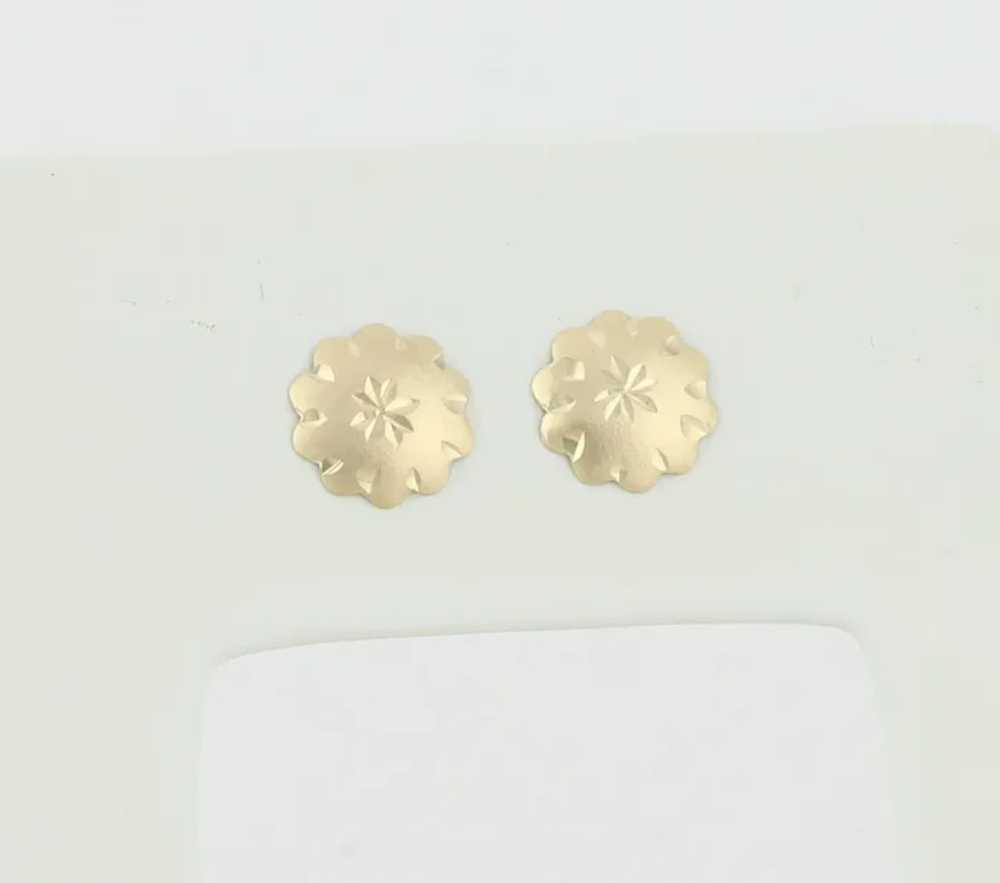 14k Yellow Gold Round Flower Shape Earrings Stud … - image 4