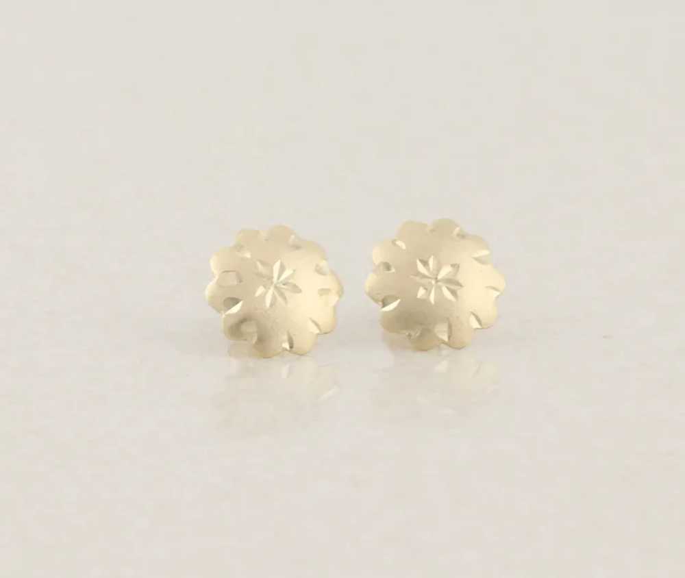 14k Yellow Gold Round Flower Shape Earrings Stud … - image 8