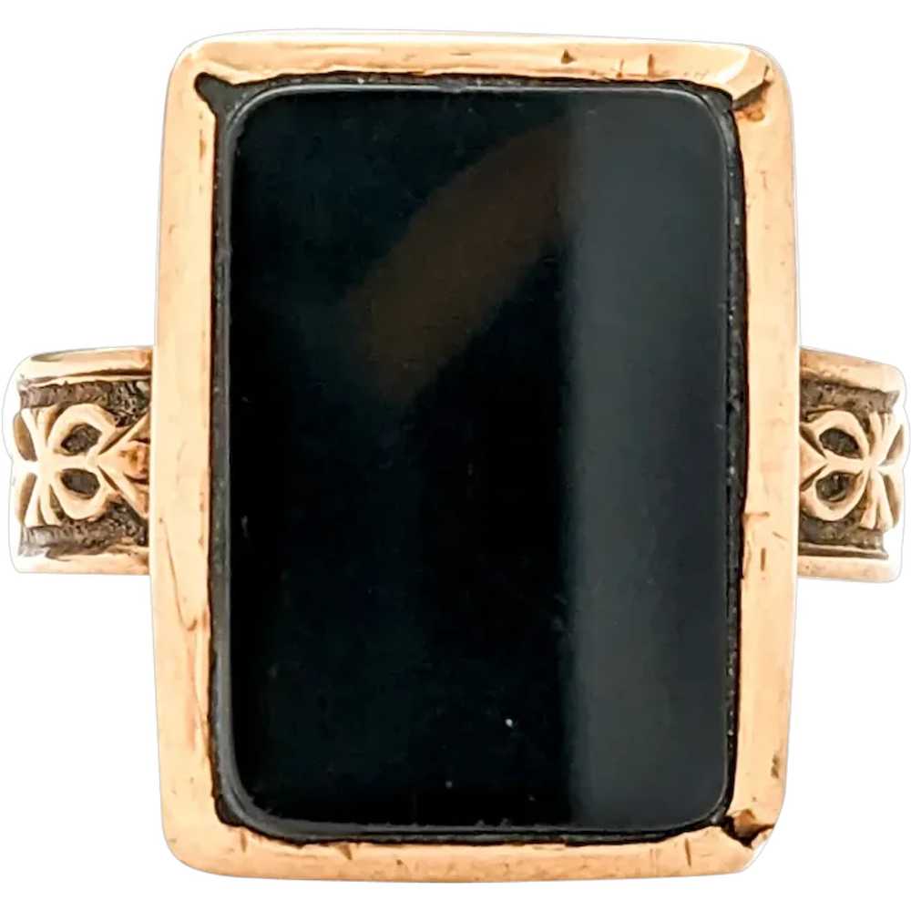 Antique Victorian Onyx Ring In Yellow Gold - image 1
