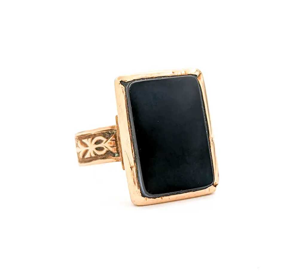 Antique Victorian Onyx Ring In Yellow Gold - image 3