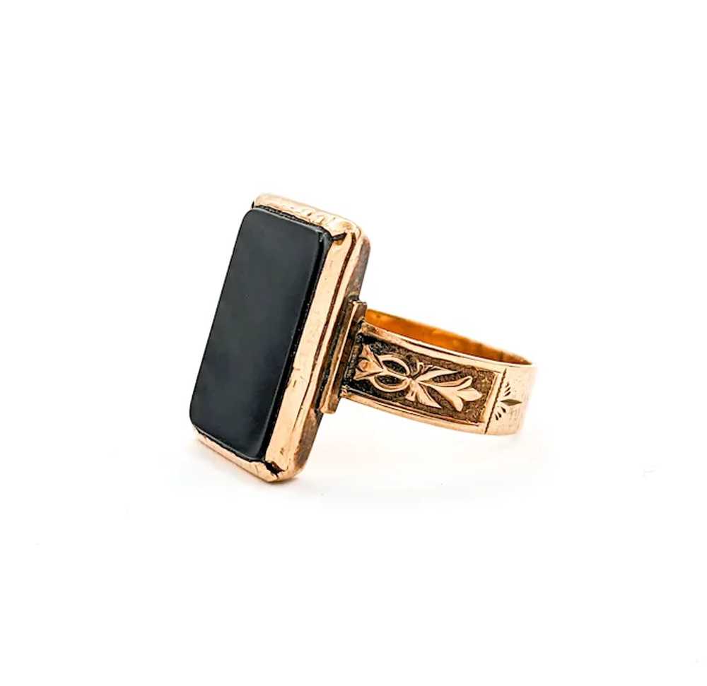 Antique Victorian Onyx Ring In Yellow Gold - image 4