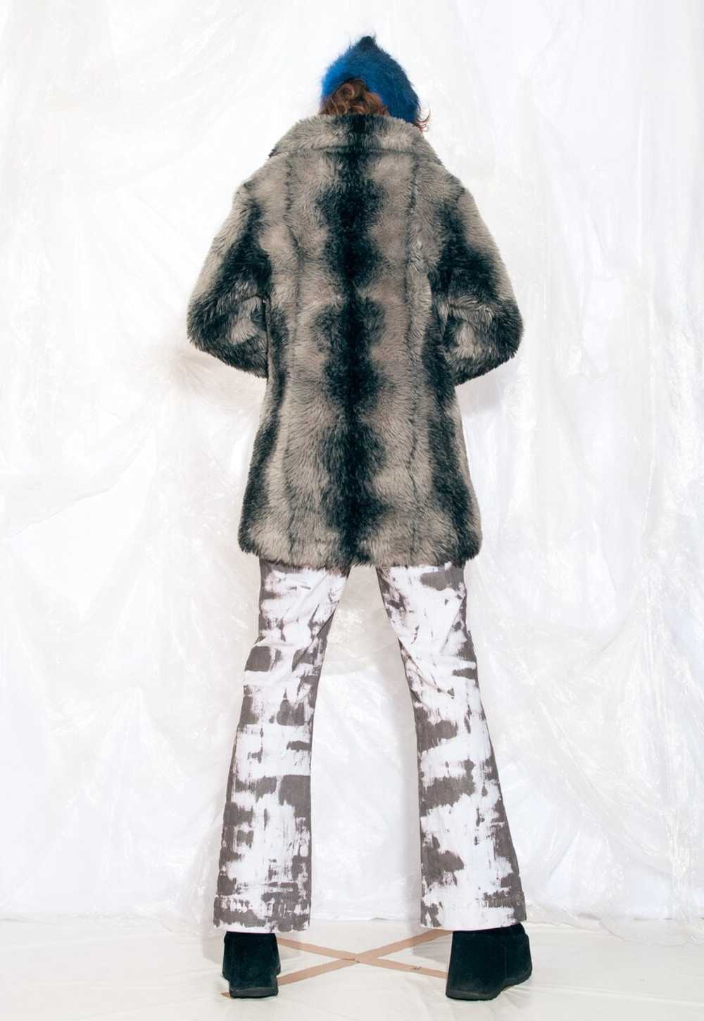 Vintage 90s Winter Coat in Grey Faux Fur - image 2