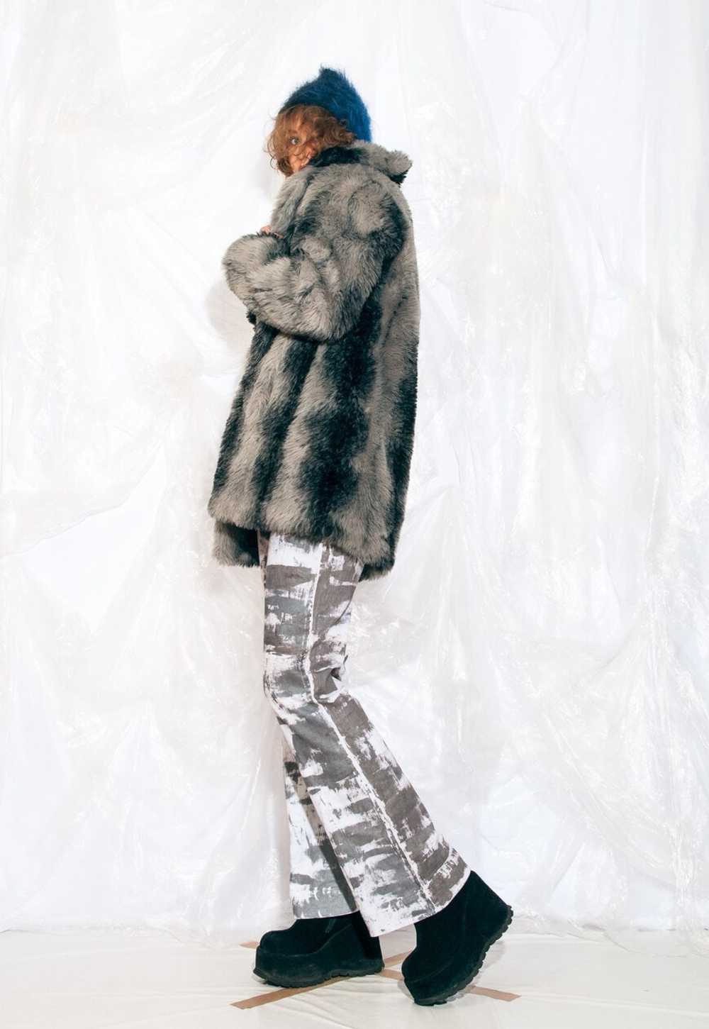 Vintage 90s Winter Coat in Grey Faux Fur - image 3