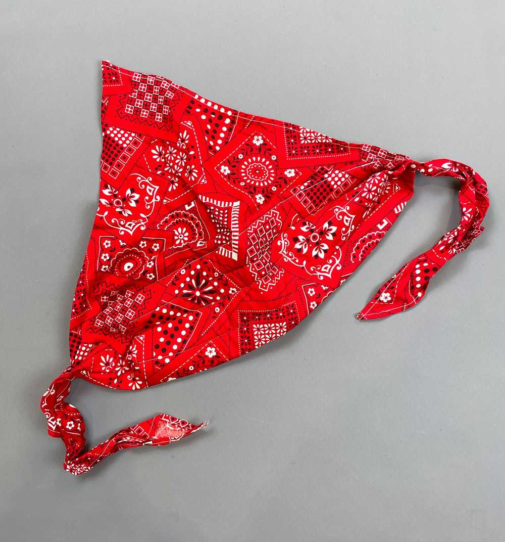 RED PAISLEY PRINT QUILTED & PADDED BANDANA TIE HAT - image 4