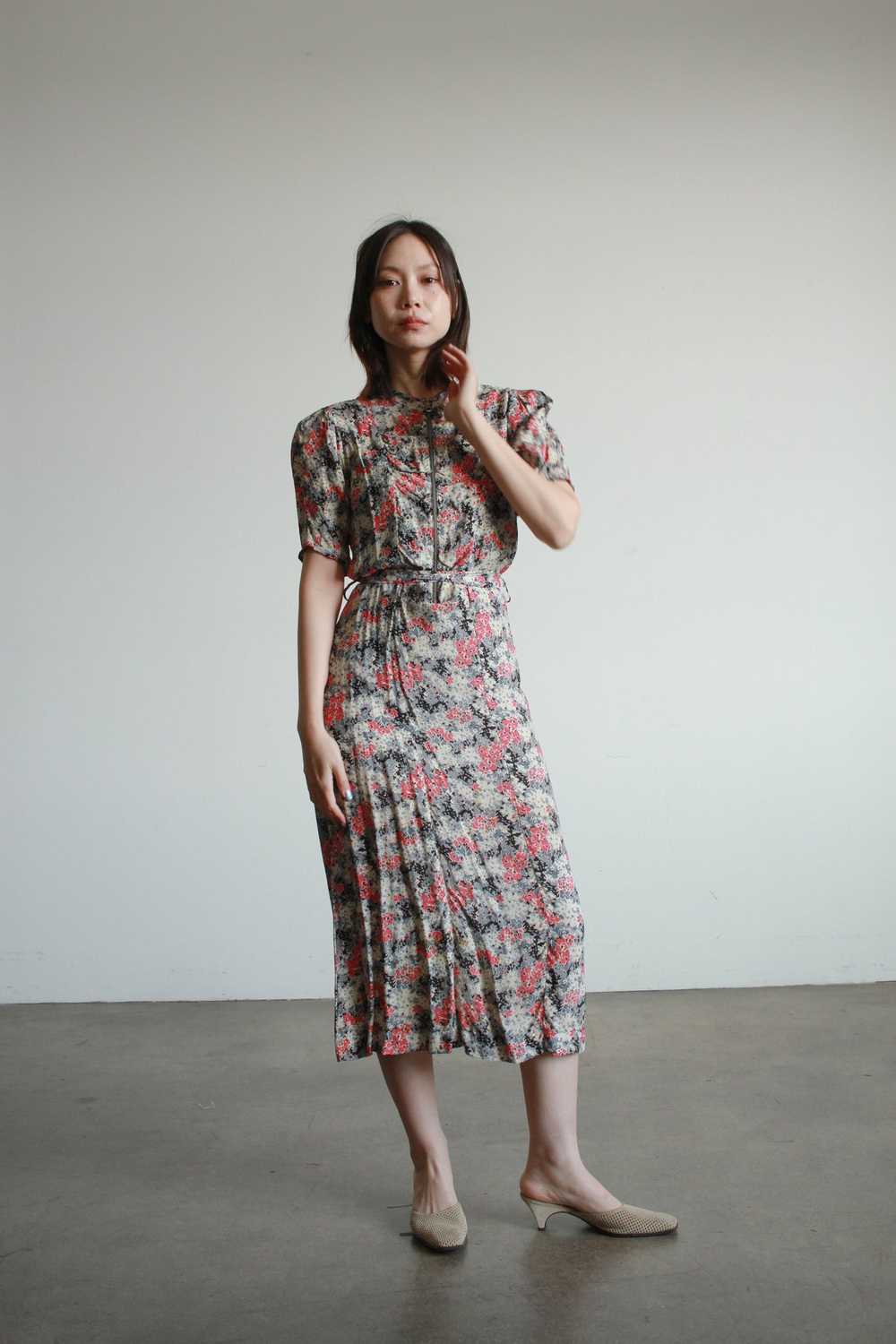 1940s Berry Floral Print Rayon Dress - image 2
