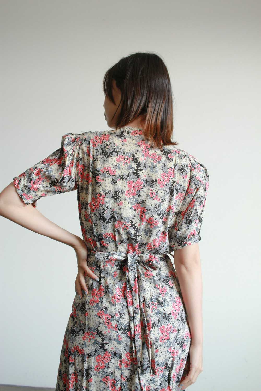 1940s Berry Floral Print Rayon Dress - image 5