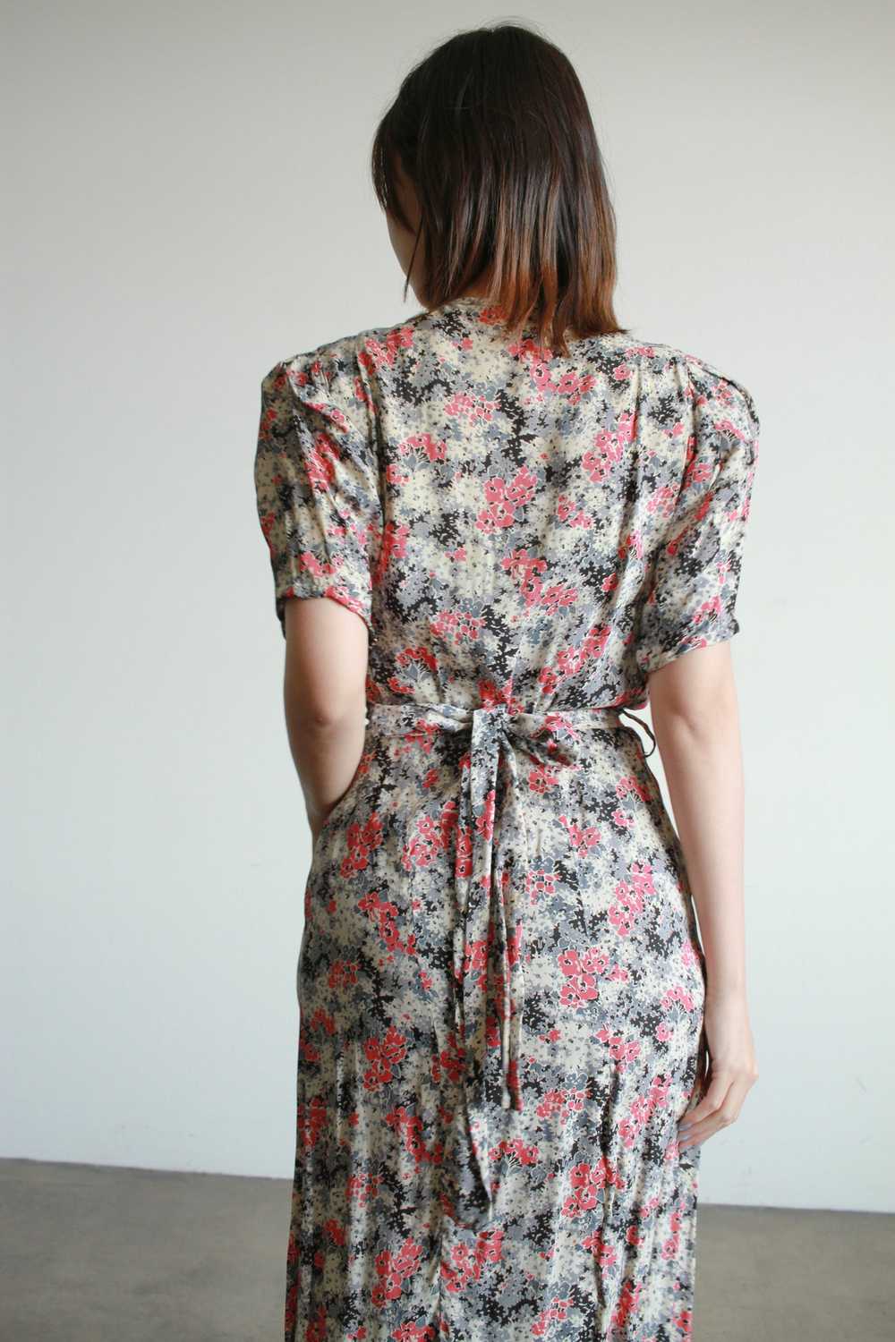1940s Berry Floral Print Rayon Dress - image 6