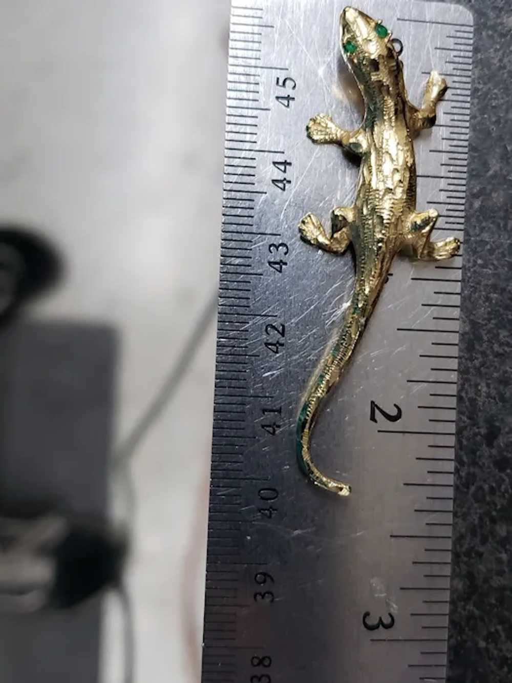 14K Yellow Gold W/ Emerald Lizard Pin Brooch - image 9
