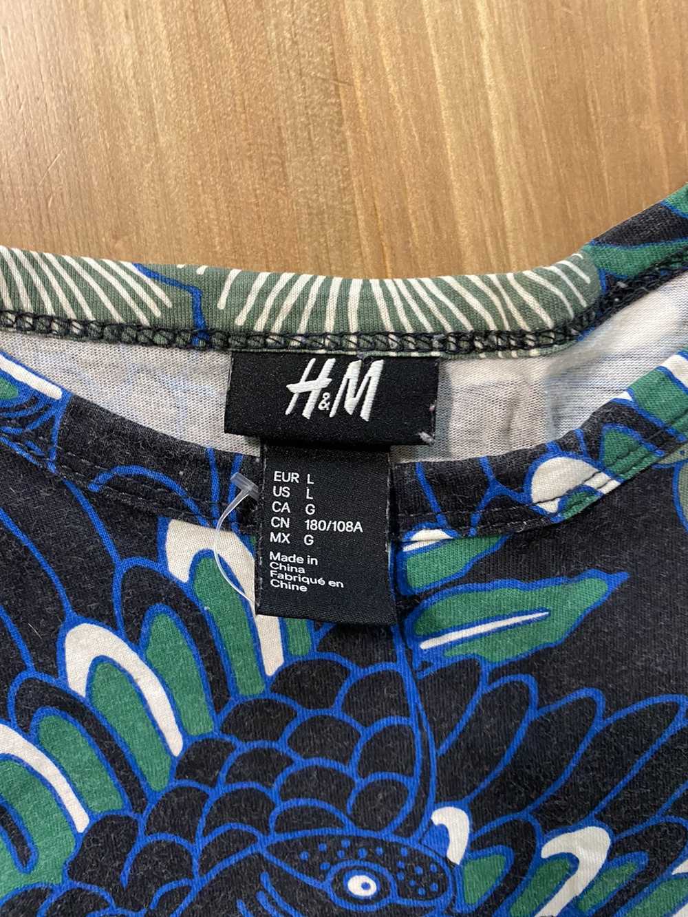 H&M H&M multicolored graphic shirt size large - image 5