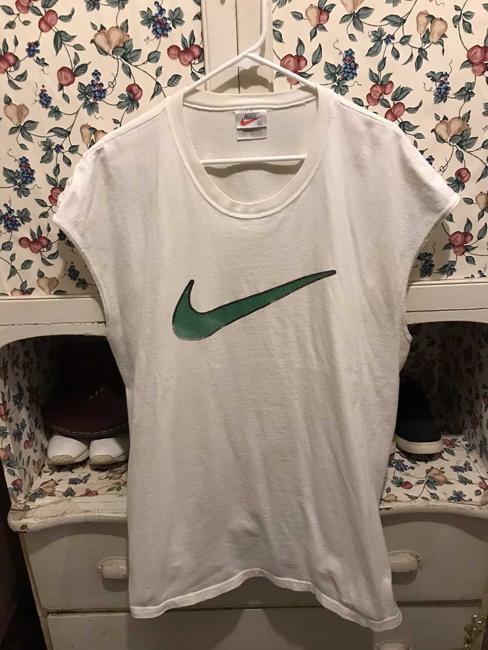 Nike × Vintage Vintage 90s Nike Sleeveless Shirt - image 1