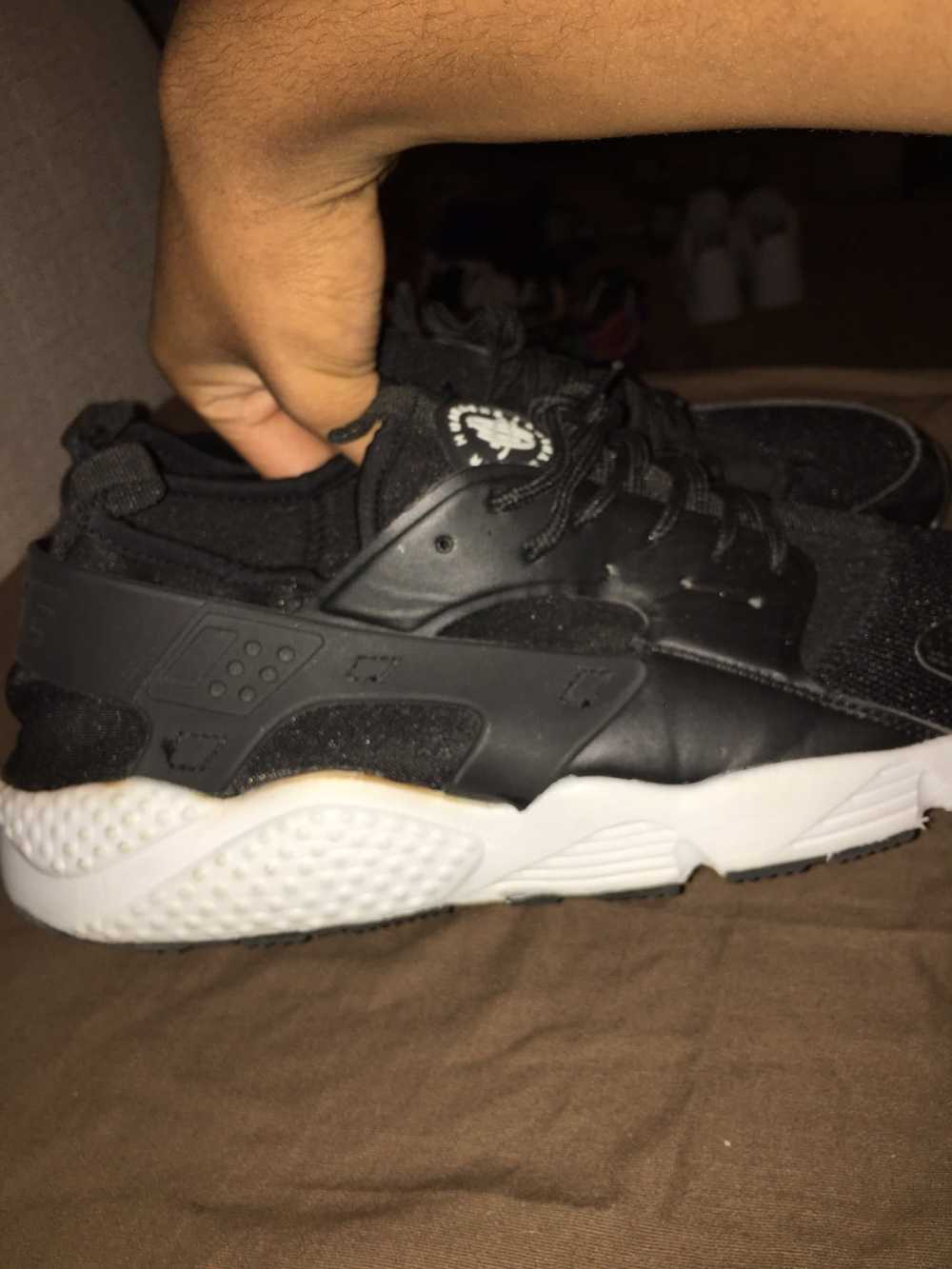 Nike Nike Air Huarache Black and white size 8.5 - image 3