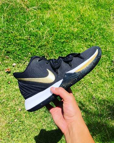 Nike Kyrie 5s Metalic Gold