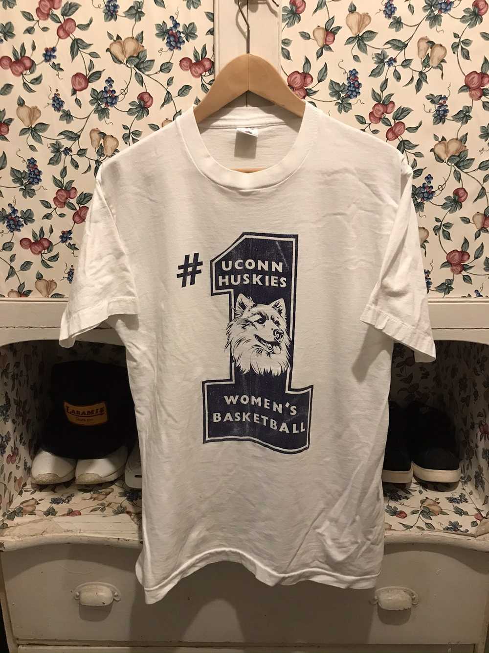 Fruit Of The Loom × Vintage Vintage 90s UConn Hus… - image 1