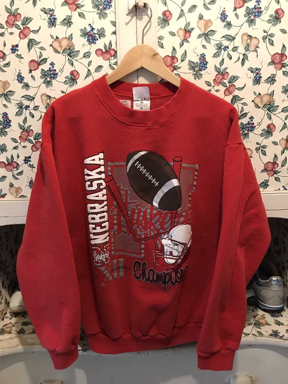 Gildan × Vintage Vintage 90s Nebraska Crewneck - image 1