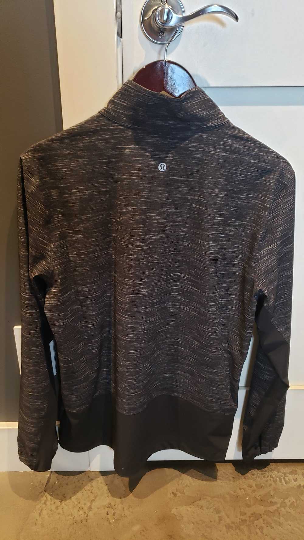 Lululemon Mens water proof pullover shell - image 2