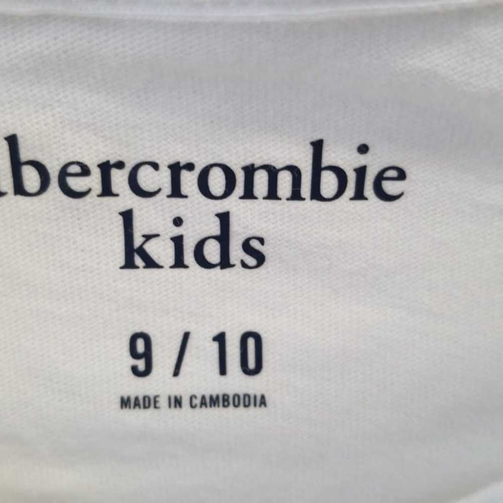 abercrombie kids t shirt size 9/10 - image 2