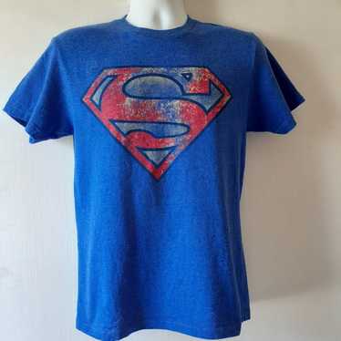 Superman men's blue short sleeve graphic t-shirt … - image 1