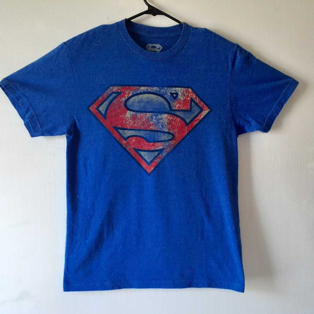 Superman men's blue short sleeve graphic t-shirt … - image 2