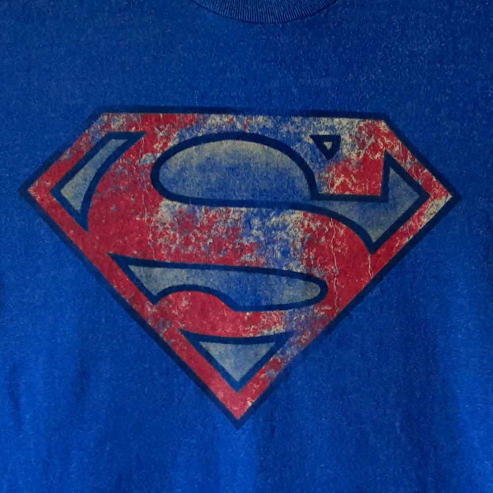 Superman men's blue short sleeve graphic t-shirt … - image 3